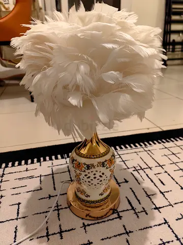 White Feather Table Lamp with Decorative Gold chinaware Base — Good Condition