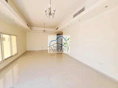 single storey semi independent private entrance 3 Bedrooms villa /4 Bath /separate living/dinning/