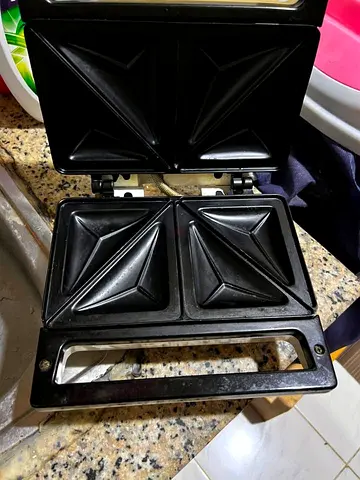 Electric Sandwich Maker - 4 Triangle Slots, Used