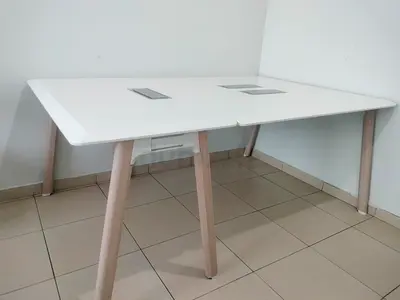 Negotiable Office Table