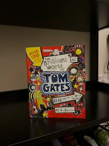 Tom Gates: Excellent Excuses (and Other Good Stuff) - Book One