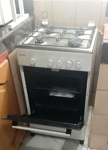 Nikai - 4 Gas Burner with Grill