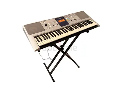 Yamaha Keyboard (with stand)
