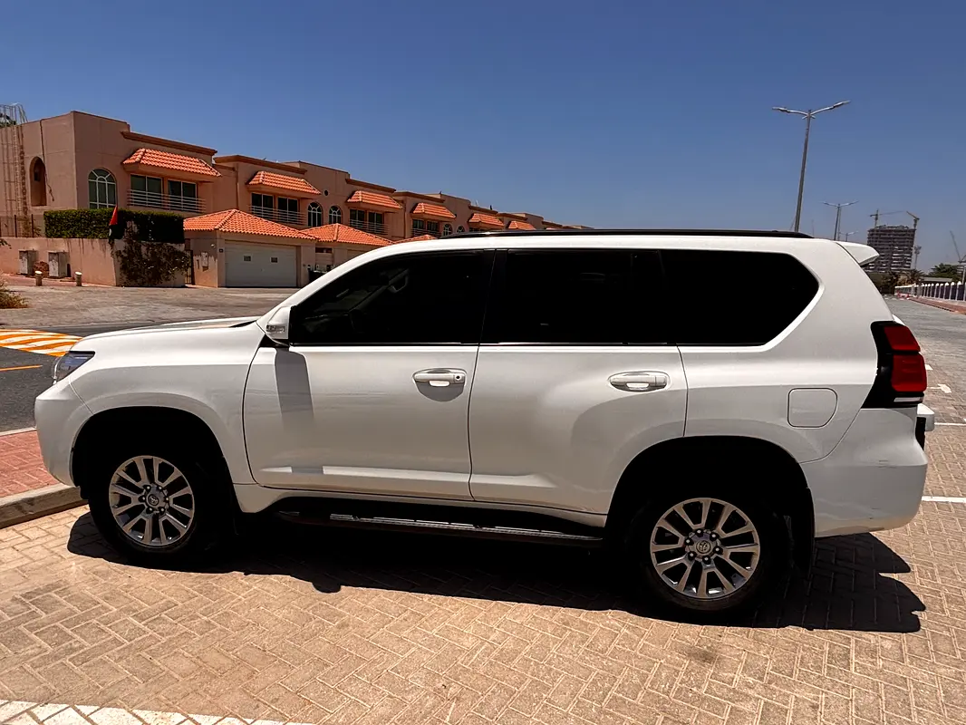 Toyota Prado 2021 — photo 1 of 11