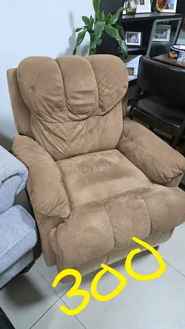 Comfortable single-seater recliner chair — beige microfiber, good condition