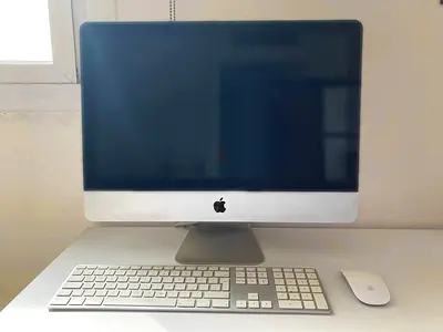 Repairable Apple iMac with Apple keyboard and mouse (~2012)
