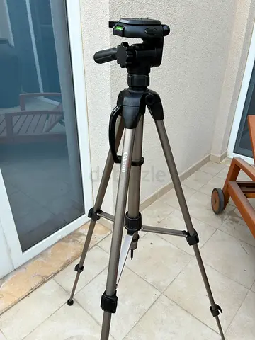 Canon Lightweight Camera Tripod with Pan Head — Good Condition