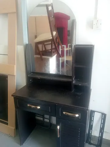 Dressing table