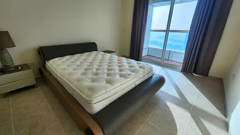Custom made modern Queen size bedroom set for Sale