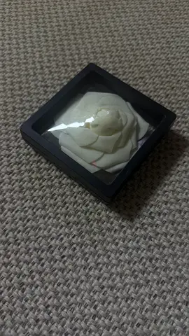 Decorative ceramic rose air freshener / wax sachet in black display box