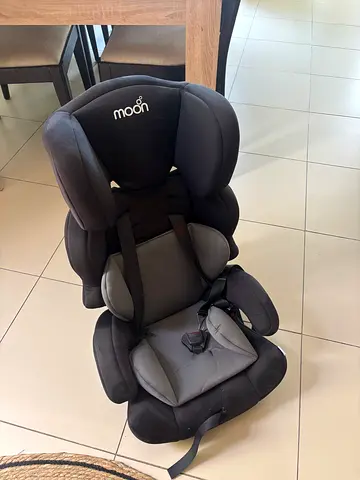 Moov convertible child car seat - good used condition