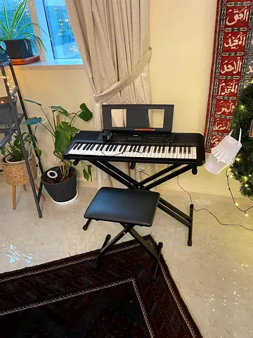 Yamaha PSR E273 Keyboard