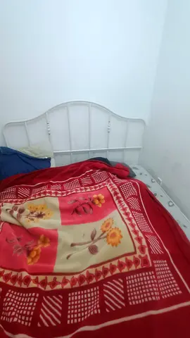 Single metal bed frame with mattress and - دgood usable condition
