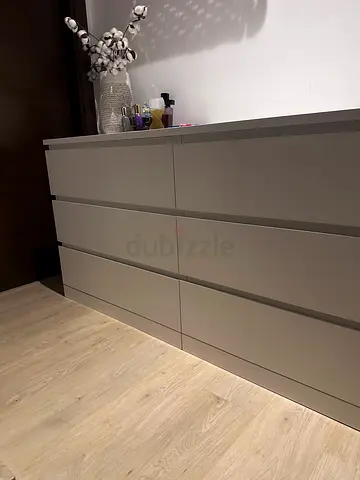 Chest of drawers