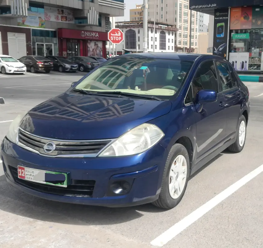 Nissan Tiida 2012 — photo 1 of 6