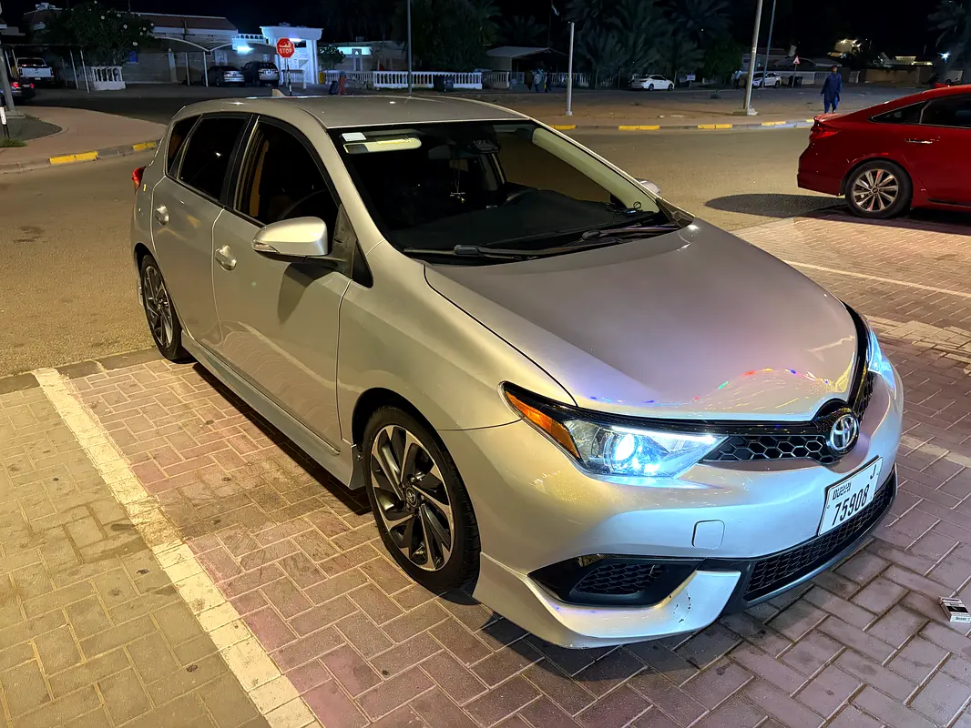 Toyota Corolla 2017 — photo 1 of 11