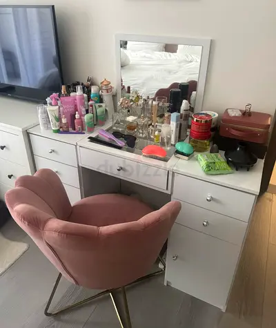 White Makeup Vanity Desk with Mirror and Pink Velvet Chair