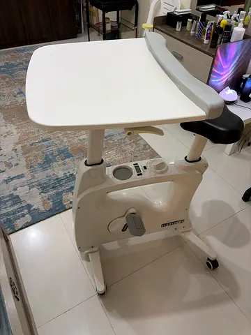 Flexispot v9 white with adjustable seat and table. Negotiable