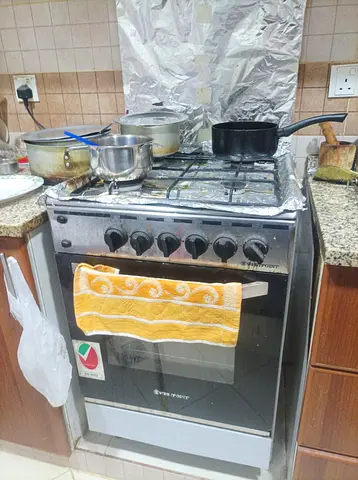 Used 4-burner Gas Cooker with Oven – Working Condition