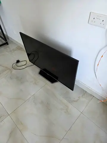 40-inch LED TV - Good Working Condition smart TV full HD 1080p