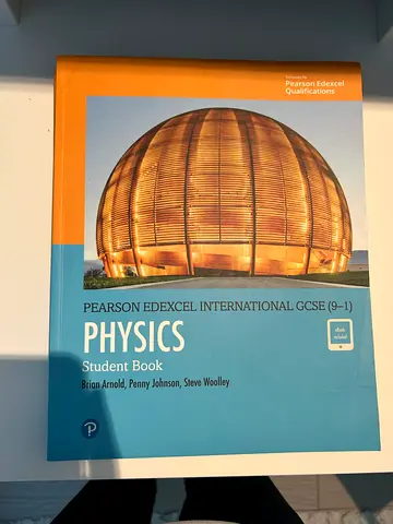 Pearson Edexcel International GCSE (9-1) Physics Student Book - lightly used