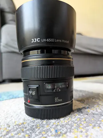 canon EF 85mm 1.8 lens
