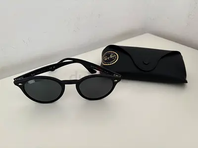 Ray-Ban round black sunglasses with case