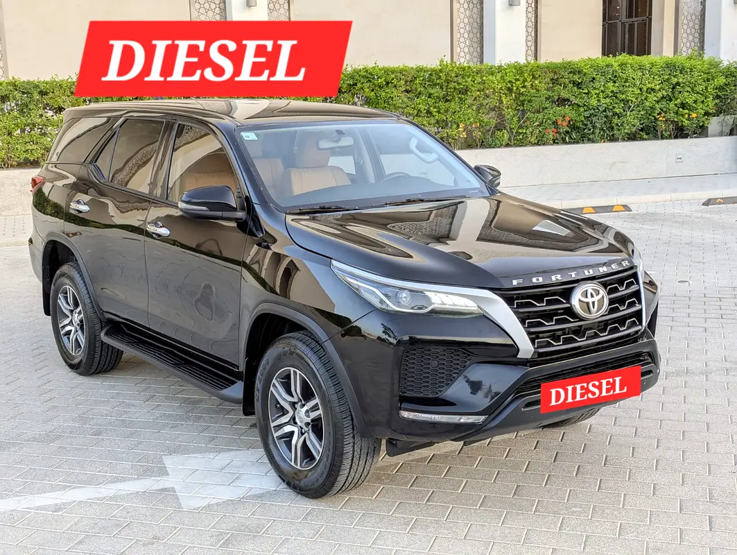 Toyota Fortuner 2023 — photo 1 of 20