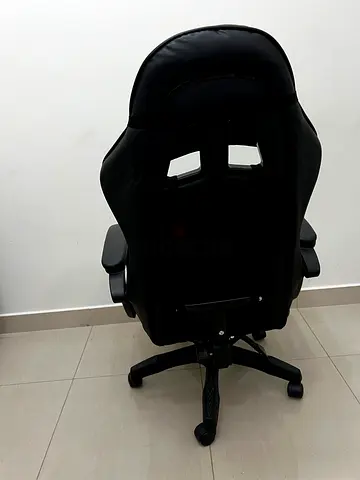 Black ergonomic gaming/office chair in good condition