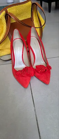 Karen Millen Red Suede Pointed Stiletto Pumps EU 37 – Worn Once