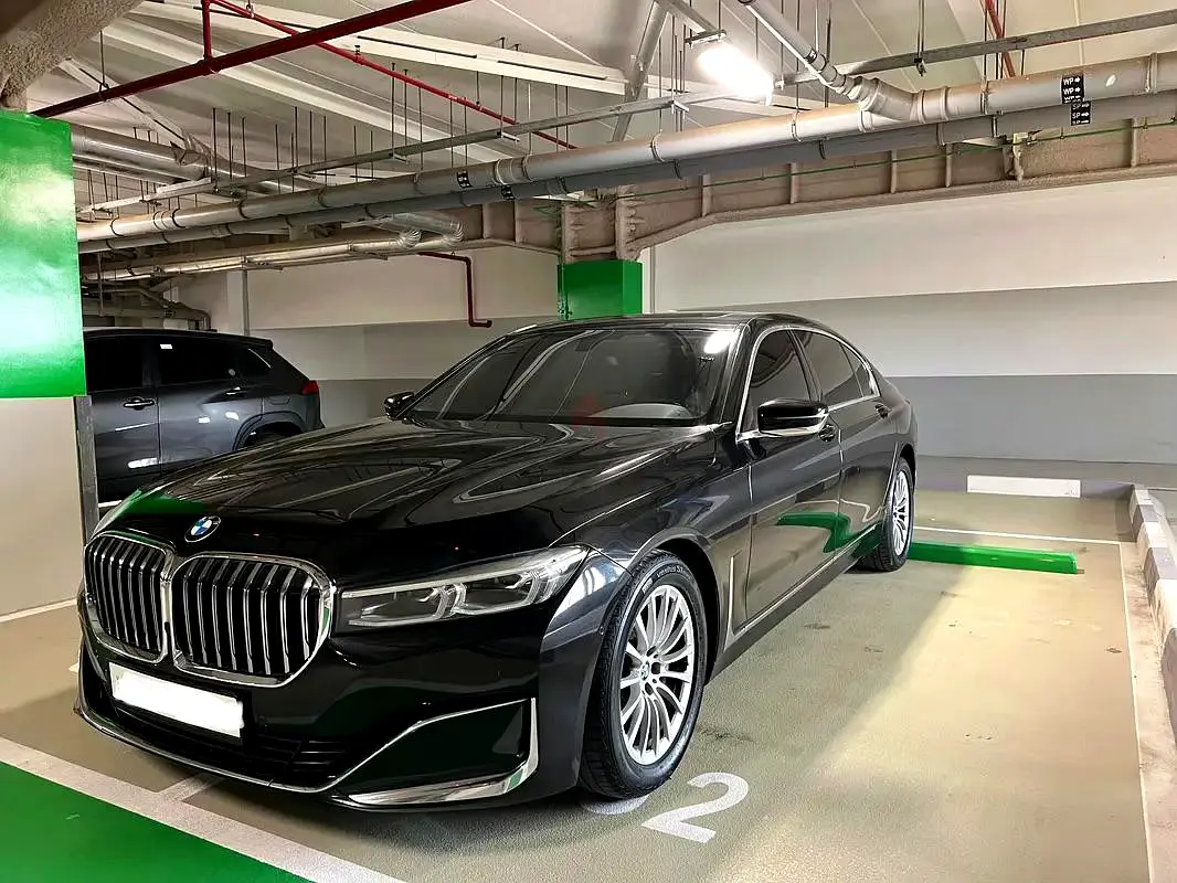 BMW 7-Series 2022 — photo 1 of 8