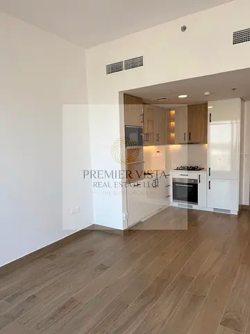 MODERN 1BR | MID FLOOR | READY TO MOVE IN | SPACIOUS LAYOUT
