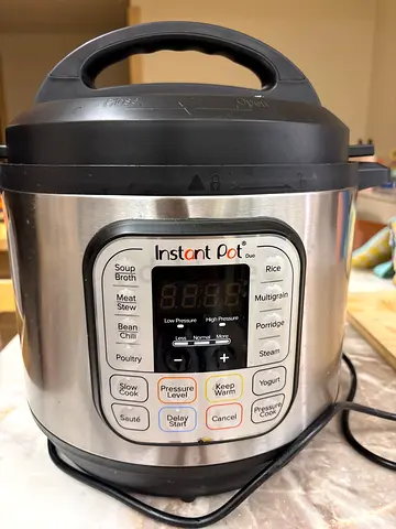 Instant Pot Electric Multi-Cooker (8L) - Good Working Condition