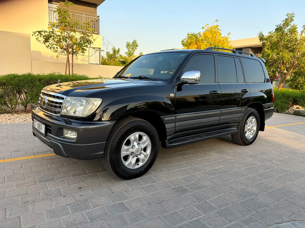 Toyota Land Cruiser 2007 — photo 1 of 7