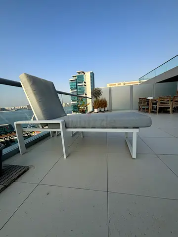Modern Outdoor Sun Beds with Grey Cushion (2x)