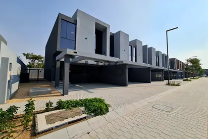 Spacious 3BR Corner Townhouse + Maid’s Room for Rent in Robinia Masaar