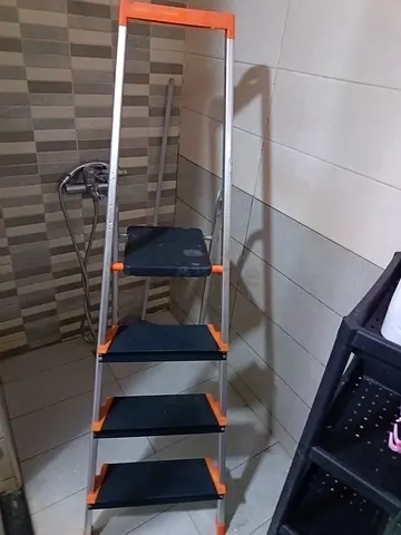 4-step Aluminum Foldable Ladder / Step Stool