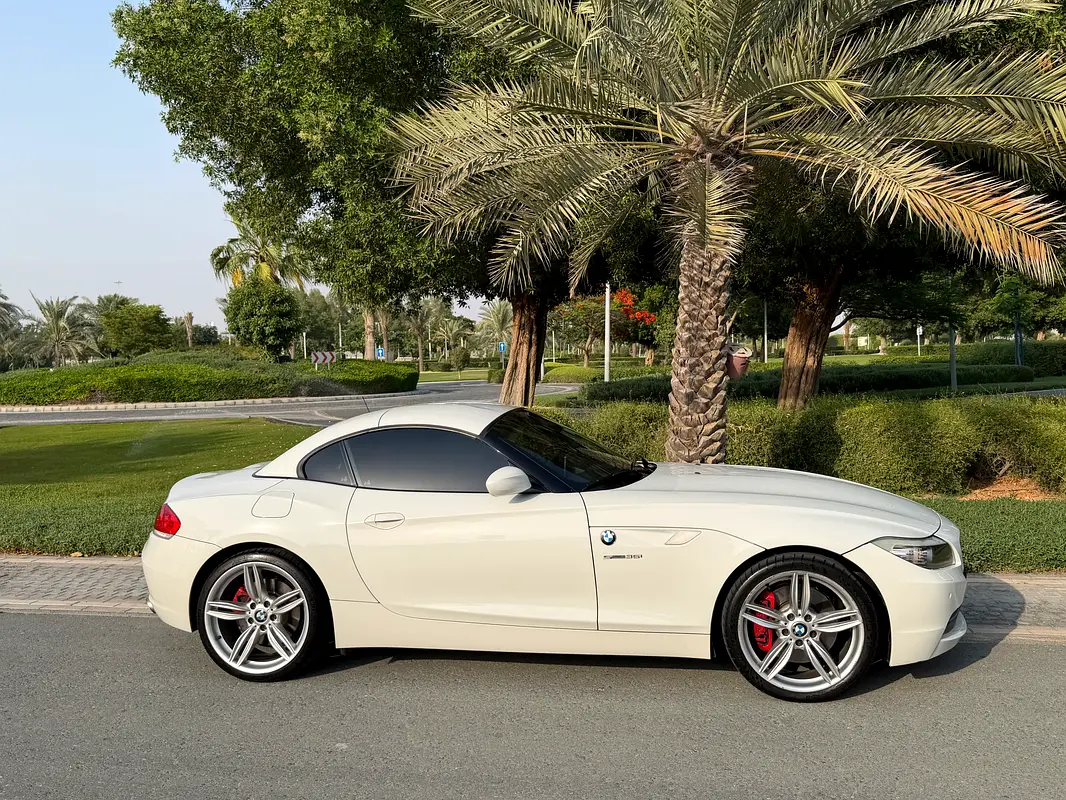 BMW Z4 2011 — photo 1 of 19