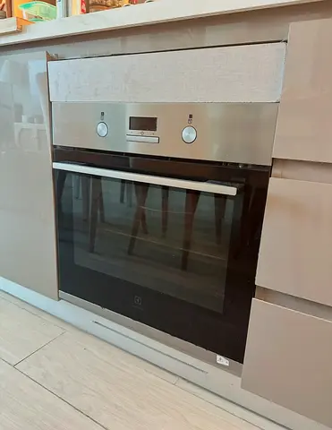 Built-in 60cm Electrolux Stainless Steel Electric Oven 72L - Excellent Condition