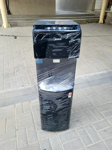 Bottom load water dispenser