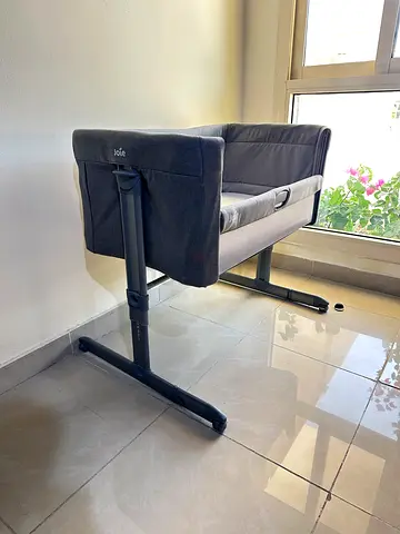 Joie branded baby bassinet / carry cot (fabric in good condition)