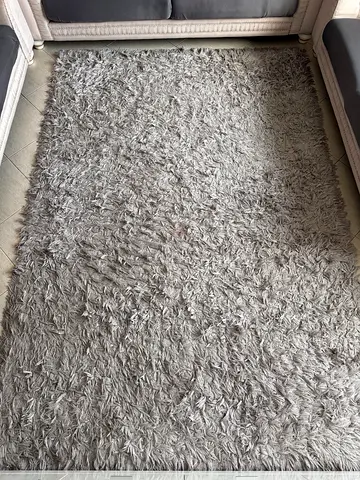 Shaggy carpet ( 3.0 m * 2.0m) for sale  in excellent condition