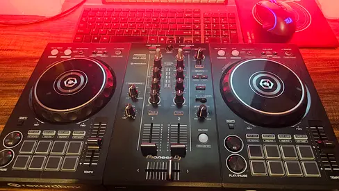 Pioneer DDJ400 DJ Controller - Two-Deck Controller in Good Working Condition sold with laptop stand