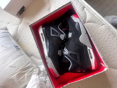 Jordan 4 Bred 9US