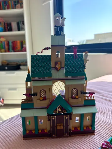 5 different LEGO set, Princess Castle, Harry potter castle, bus Assembled, Good Condition
