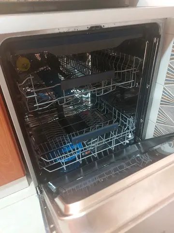 Like new Electrolux Dishwasher 60cm — 14 place settings