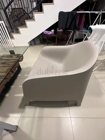 2 plastic Chairs