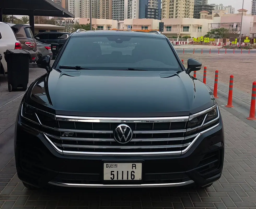Volkswagen Touareg 2022 — photo 1 of 15