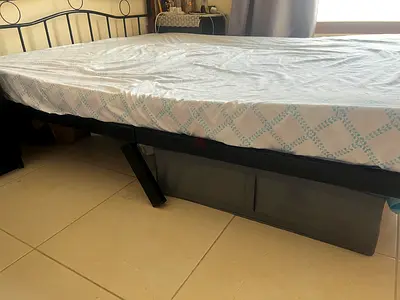 Single metal bed frame without mattress (good condition)