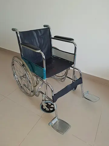 Used Standard Manual Wheelchair - Foldable Seat, Footrests Included